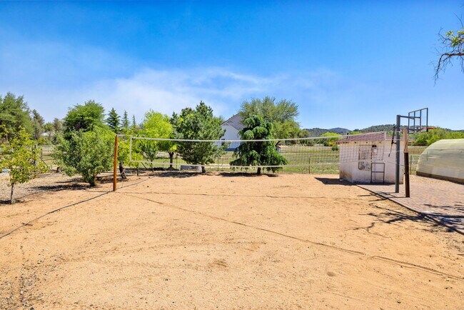 Building Photo - 7625 N Williamson Valley Rd