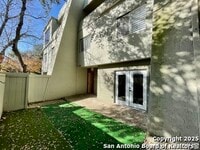 Building Photo - 3103 Eisenhauer Rd