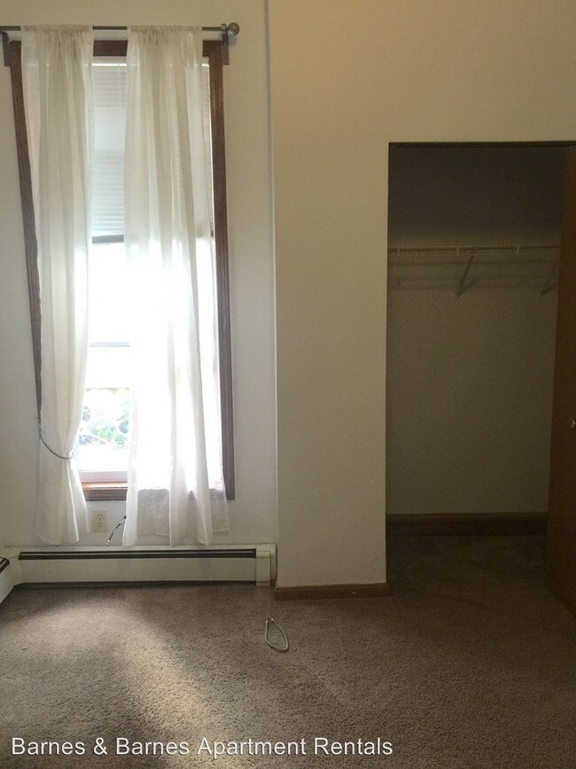 Building Photo - 512 W Cross St