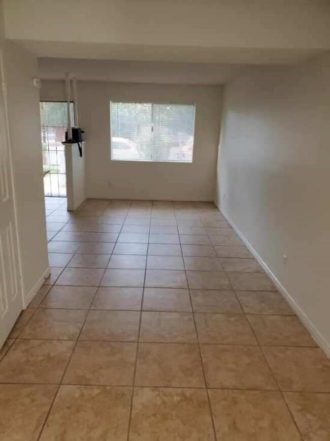 Building Photo - **MOVE-IN Special 1/2 off First Months Ren...