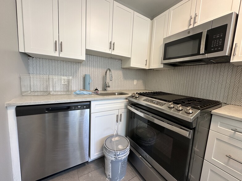 Building Photo - 231 Lafayette St