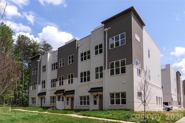 Building Photo - 3405 Holabird Ln