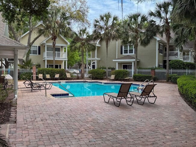 Building Photo - 2/2 Condo in The Links @ Haile Plantation - available end of April! *Application Pending*