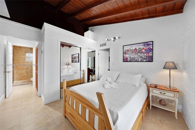 Building Photo - 2834 SW 33rd Ave