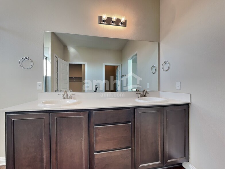 Building Photo - 5904 Gerard Dr