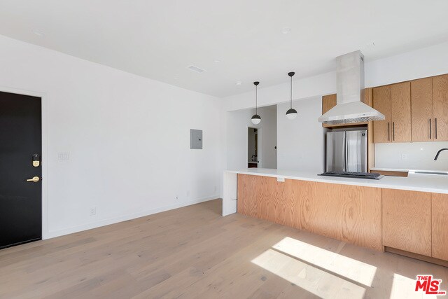 Building Photo - 982 N El Centro Ave