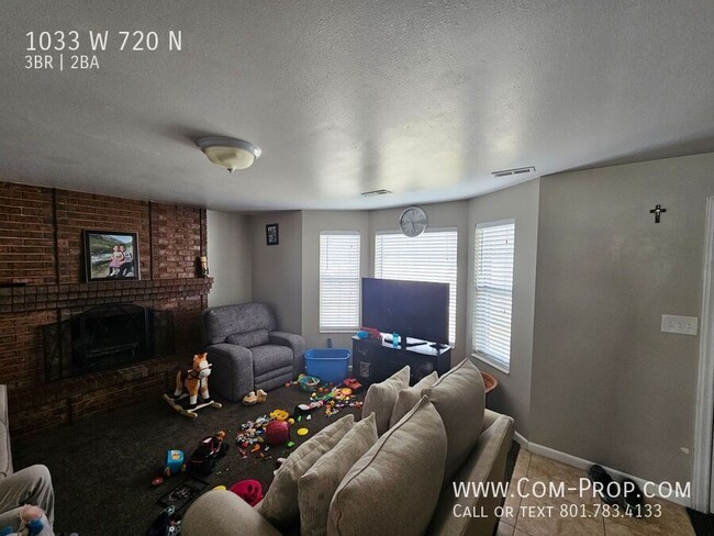 Building Photo - 3 Bed/2bath Duplex For Rent in Orem!