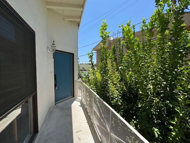 Building Photo - 4418 Vantage Ave
