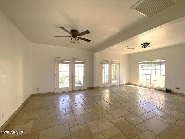 Building Photo - 405 E Huber St