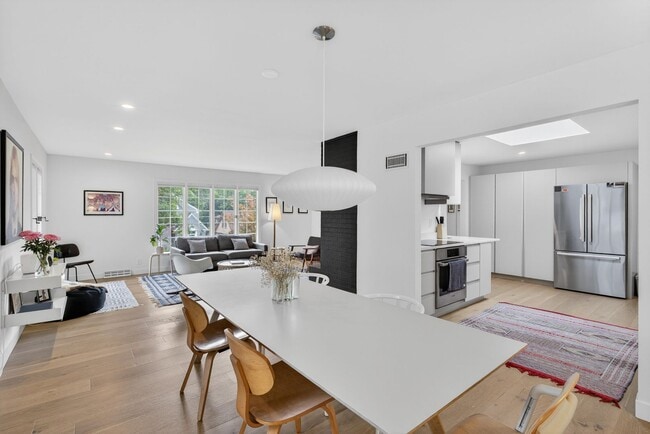 Building Photo - 1624 W 50th St