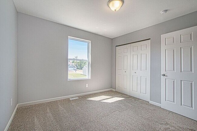 Building Photo - 54154 Angeline Dr