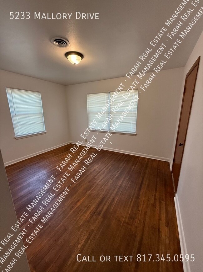 Building Photo - 5233 Mallory Dr