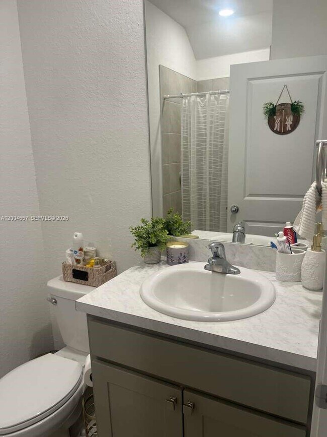 Building Photo - 1431 NE 3rd Ave