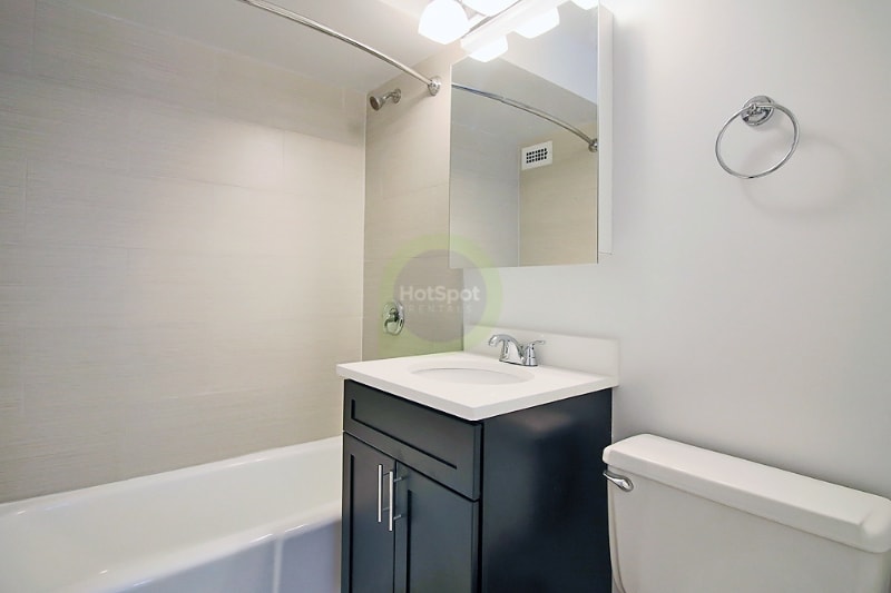 Building Photo - 85 E 11th St