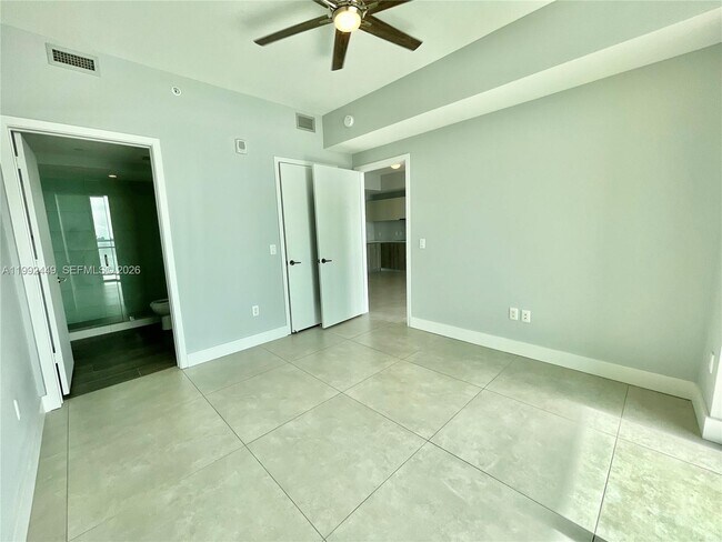 Building Photo - 2900 NE 7th Ave