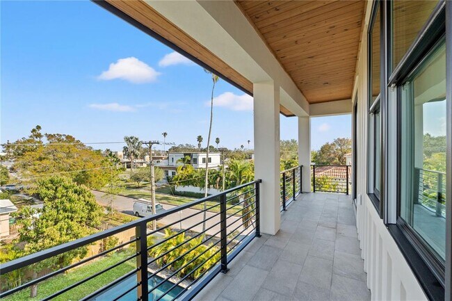 Building Photo - 531 Danube Ave