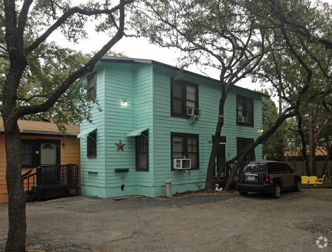 Building Photo - Southern Oaks