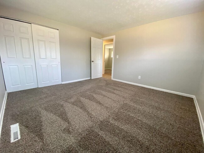Building Photo - 301 Ives Ln