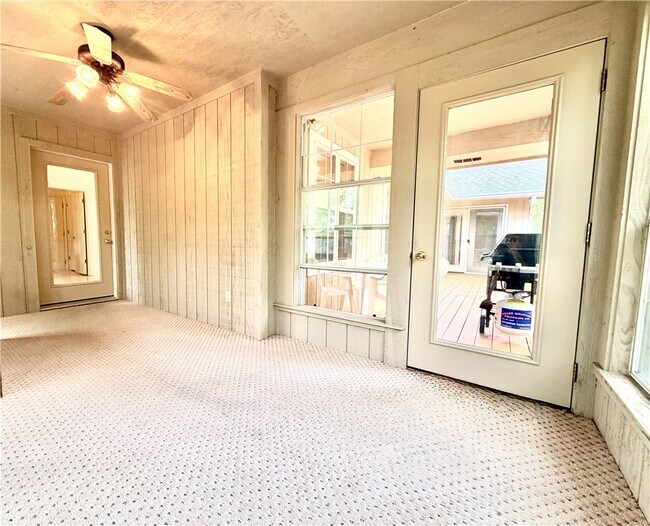 Building Photo - 11 Blakeney Ln