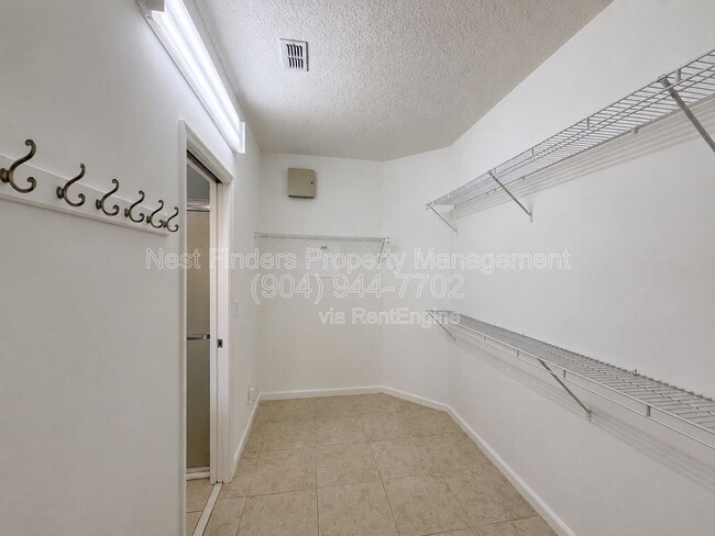 Building Photo - 14793 Falling Waters Dr