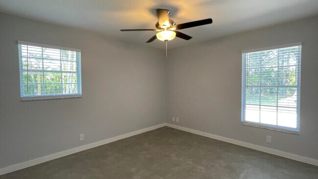 Building Photo - 17548 32nd Ln N