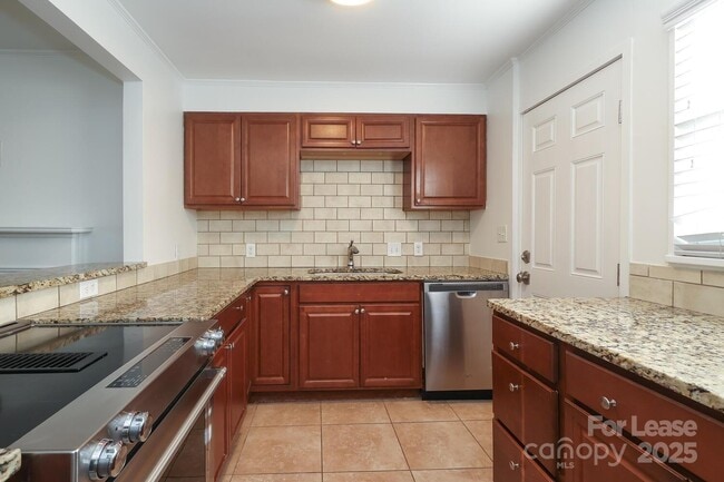 Building Photo - 5310 Buckingham Dr