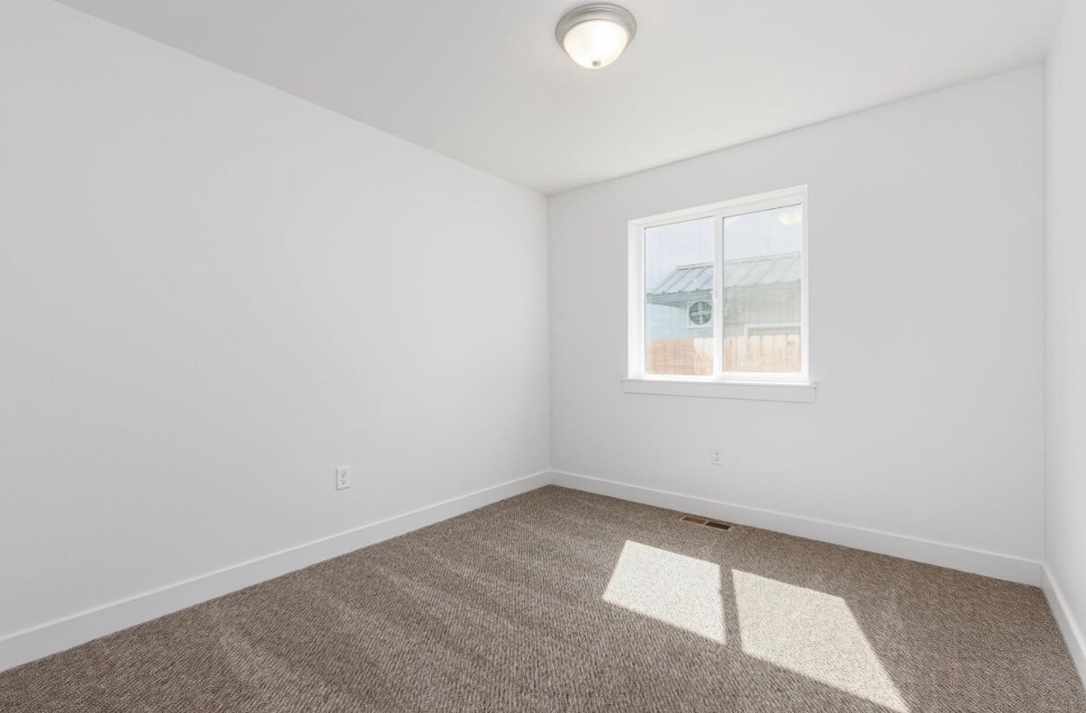 Building Photo - 485 S 38th Ave