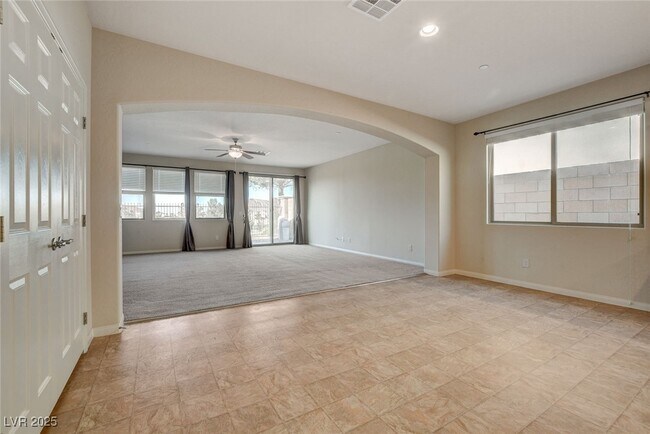 Building Photo - 484 Punto Vallata Dr