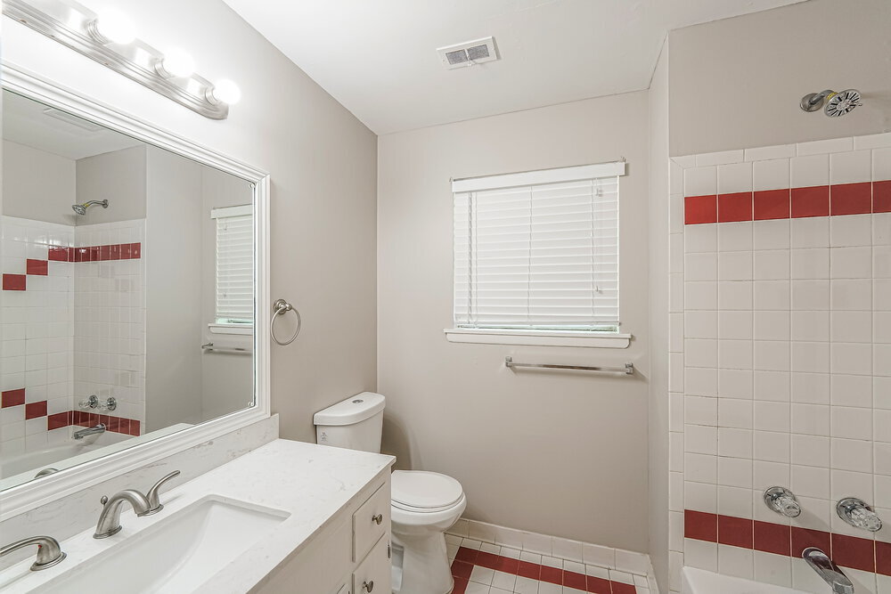 Building Photo - 2524 Daly Dr