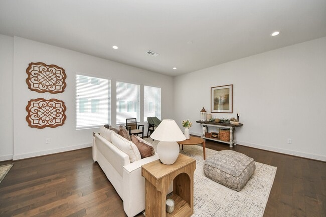 Building Photo - 4810 Martin Oaks Ln