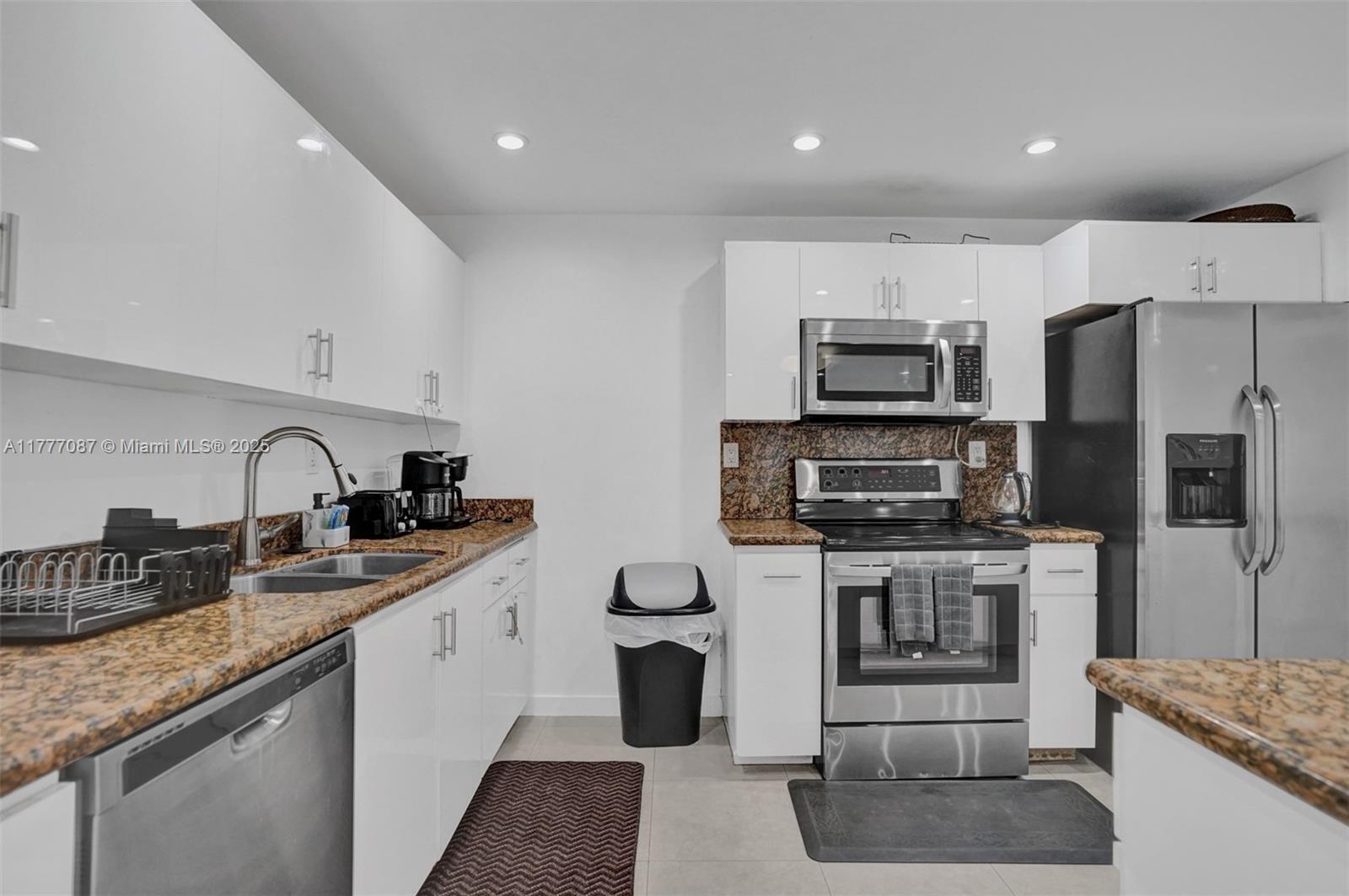 Building Photo - 20615 NE 9th Ct