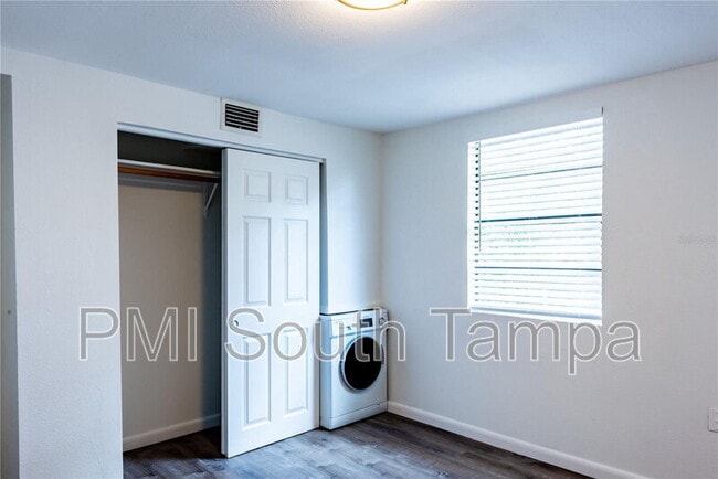 Building Photo - 3402 W Van Buren Dr