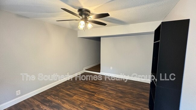 Building Photo - 2315 Clearwater Rd