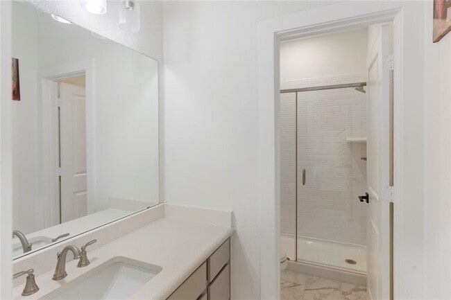 Building Photo - 300 Hollister Dr