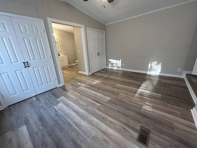 Building Photo - 52 White Oak Village