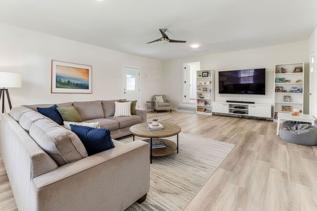 Building Photo - 1106 Bullard St