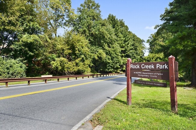 Building Photo - 10201 Grosvenor Pl