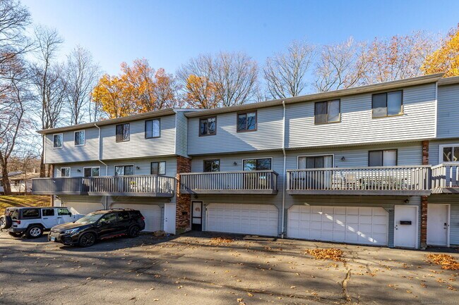 Building Photo - 665 Churchill Dr