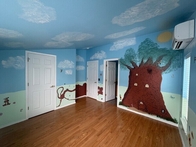 Building Photo - Bright, Spacious Townhome with Stylish Upgrades in Pinehurst/Roosevelt