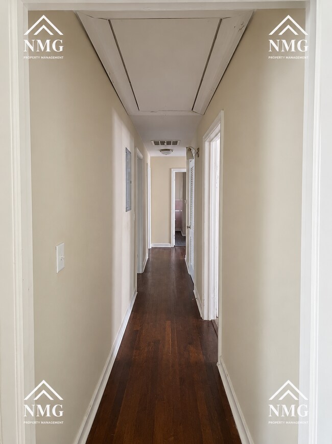 Building Photo - 215 Wildwood Ter