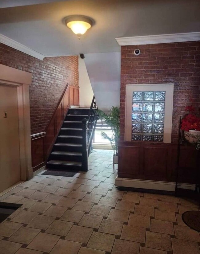 Building Photo - 40-04 36th Ave