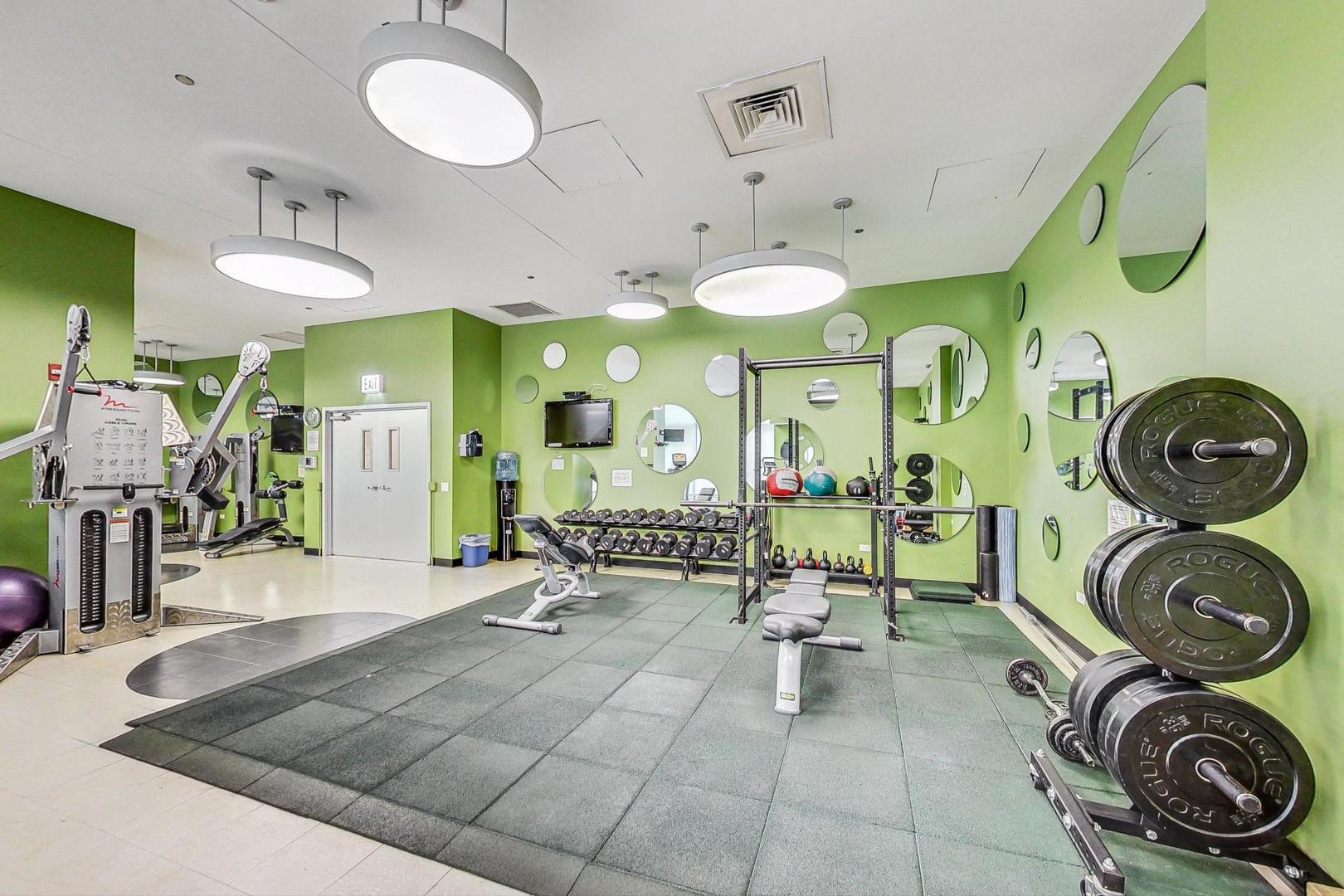 Building Photo - 123 S Green St