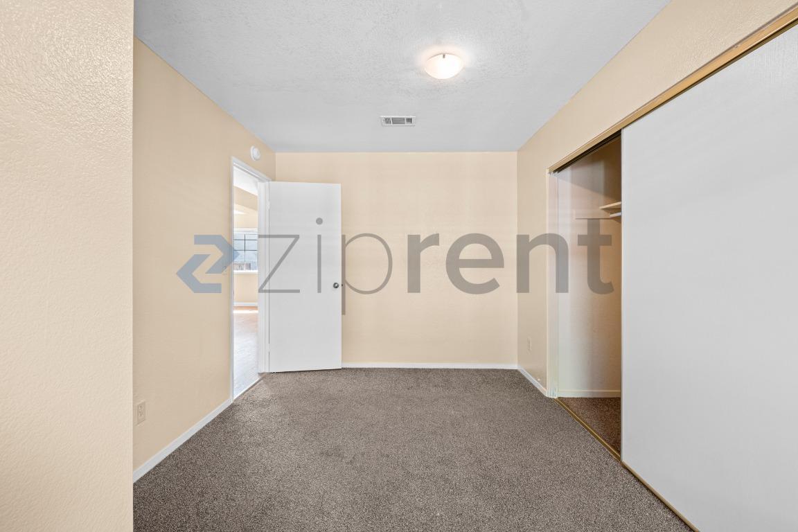 Building Photo - 1205 Silk Oak Dr