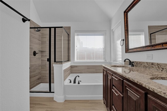 Building Photo - 2105 Burke Dr