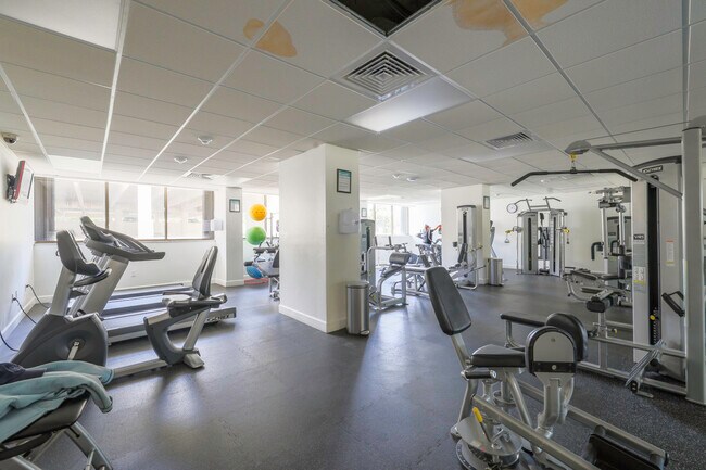 Building Photo - 5600 N Flagler Dr