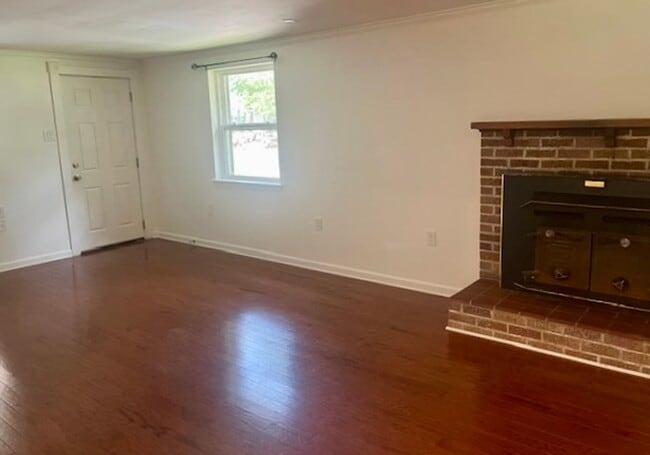 Building Photo - YOUR COUNTRY RETREAT IN THE CITY!