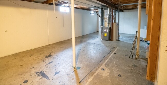 Building Photo - 925 Burcham Dr