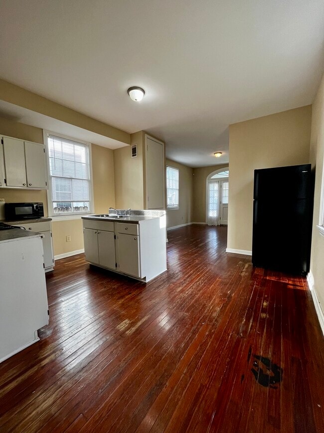 Building Photo - 2671 Gladiolus St