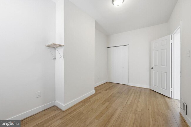 Building Photo - 707 15th St NE