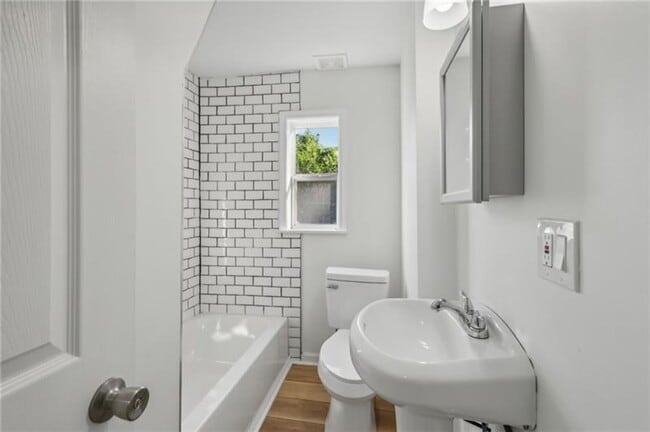 Building Photo - HOME FOR THE HOLIDAYS SPECIAL!-4 BEDROOM HOME IN FOX CHAPEL